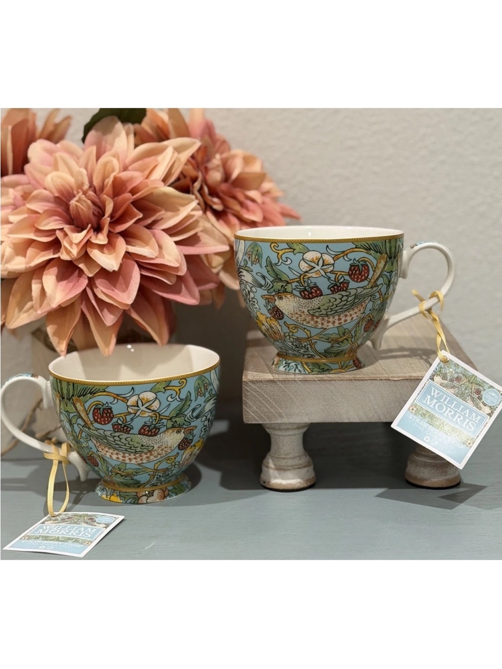 2 William Morris STRAWBERRY THIEF
China Footed Coffee Mugs Leonardo
Collection